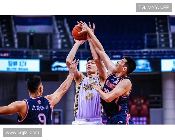 雷丁与韦康比激战正酣谁能在这场较量中笑到最后